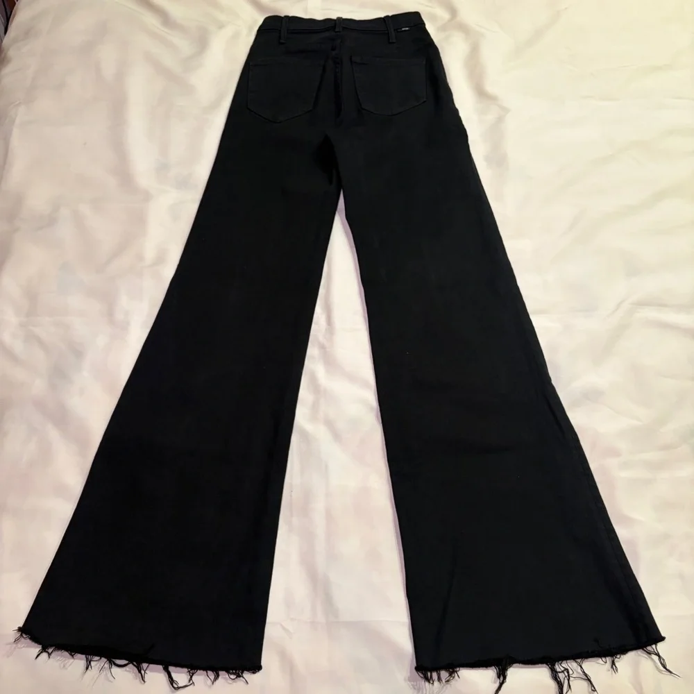 MOTHER- The Roller Prep Heel in Pitch Black Size 25 Flare Jeans RAW HEM